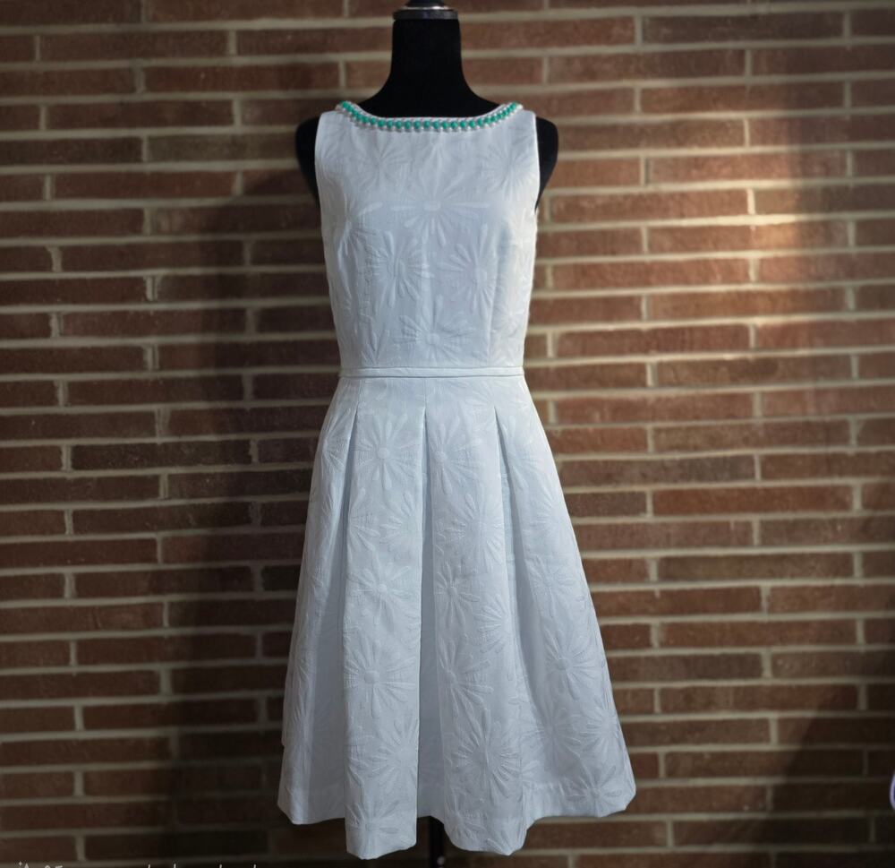 Tahari Arthur S. Levine White Floral Textured Beaded Neck Fit & Flare Dress Sz 2